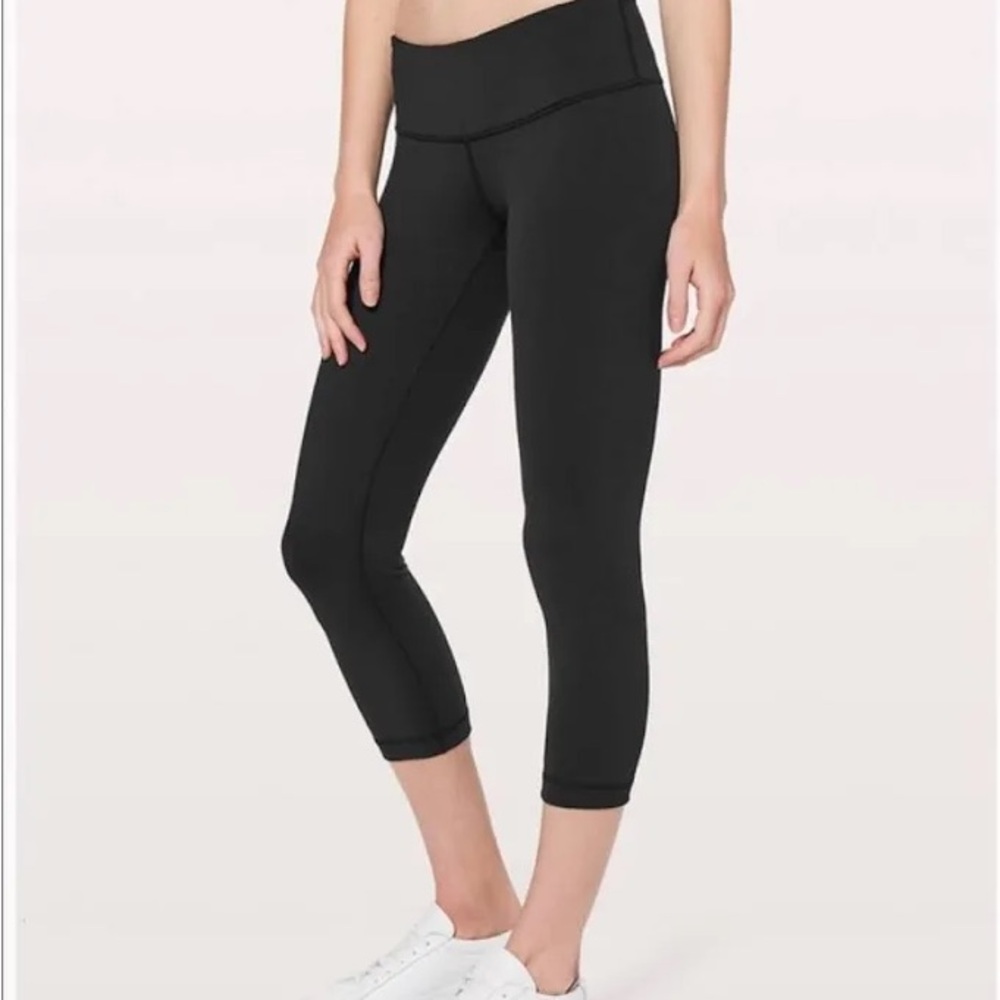 lululemon athletica black cropped leggings